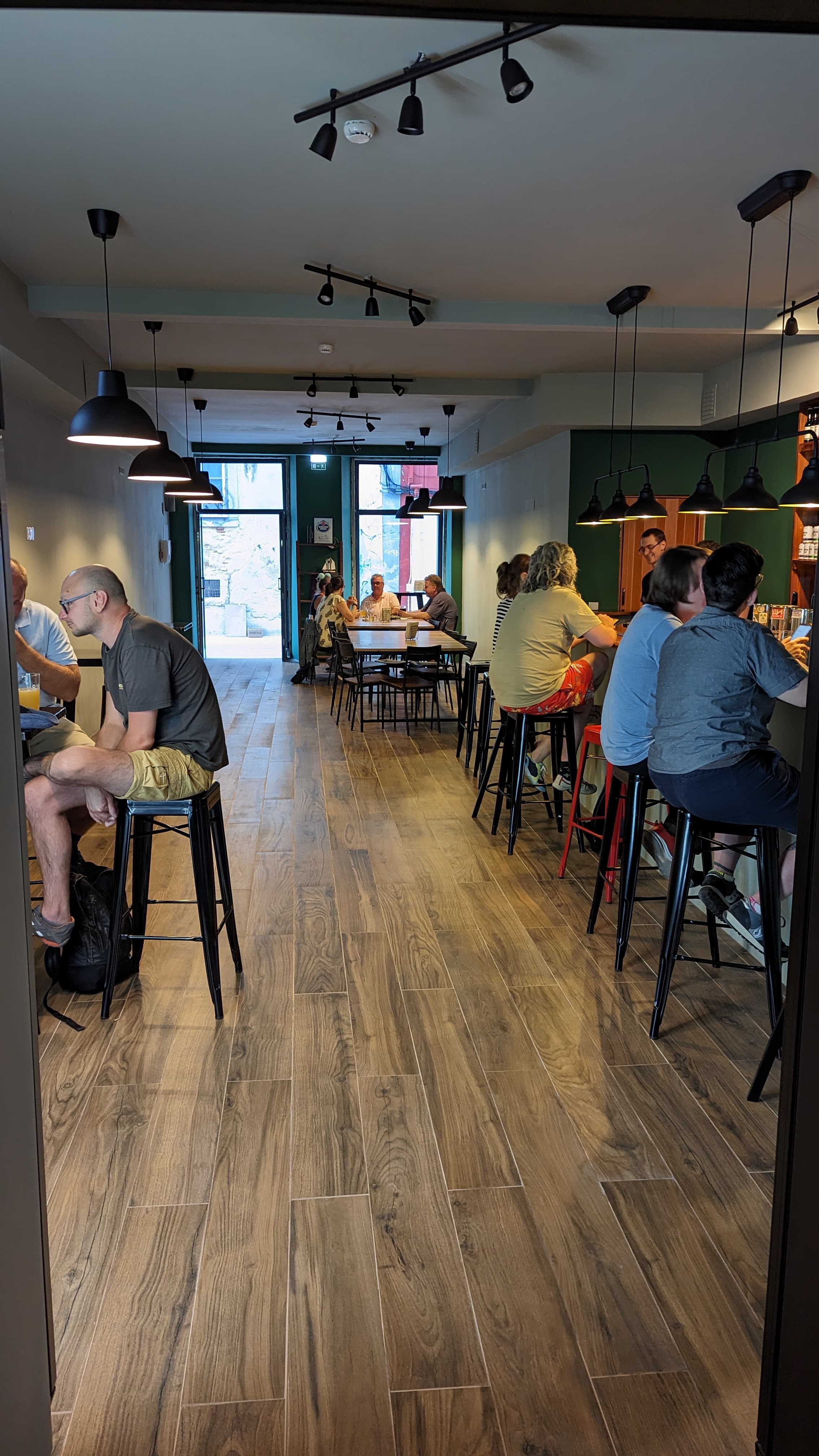 Capt.Tap Craft Beer Bar