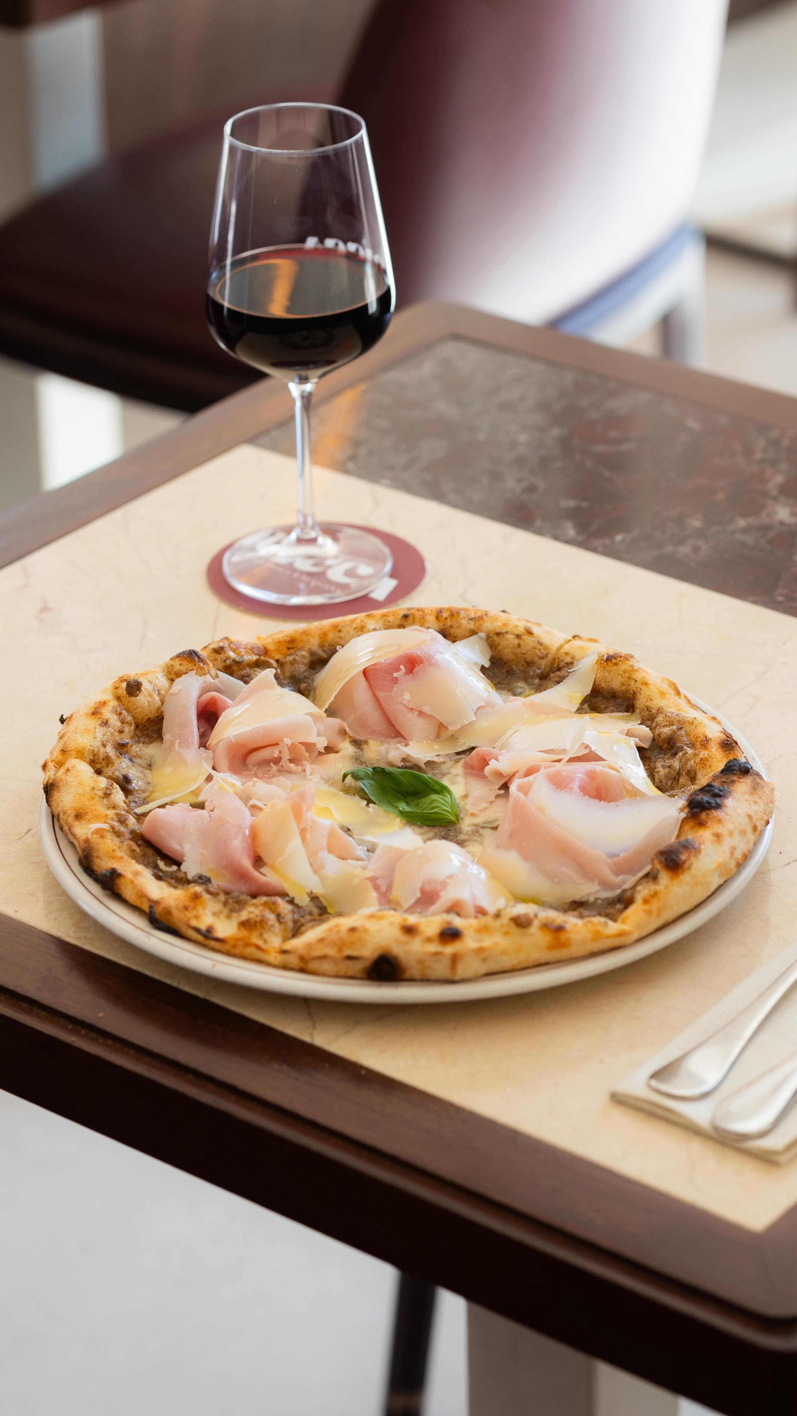 Ricca Pizzería - restaurante sevilla