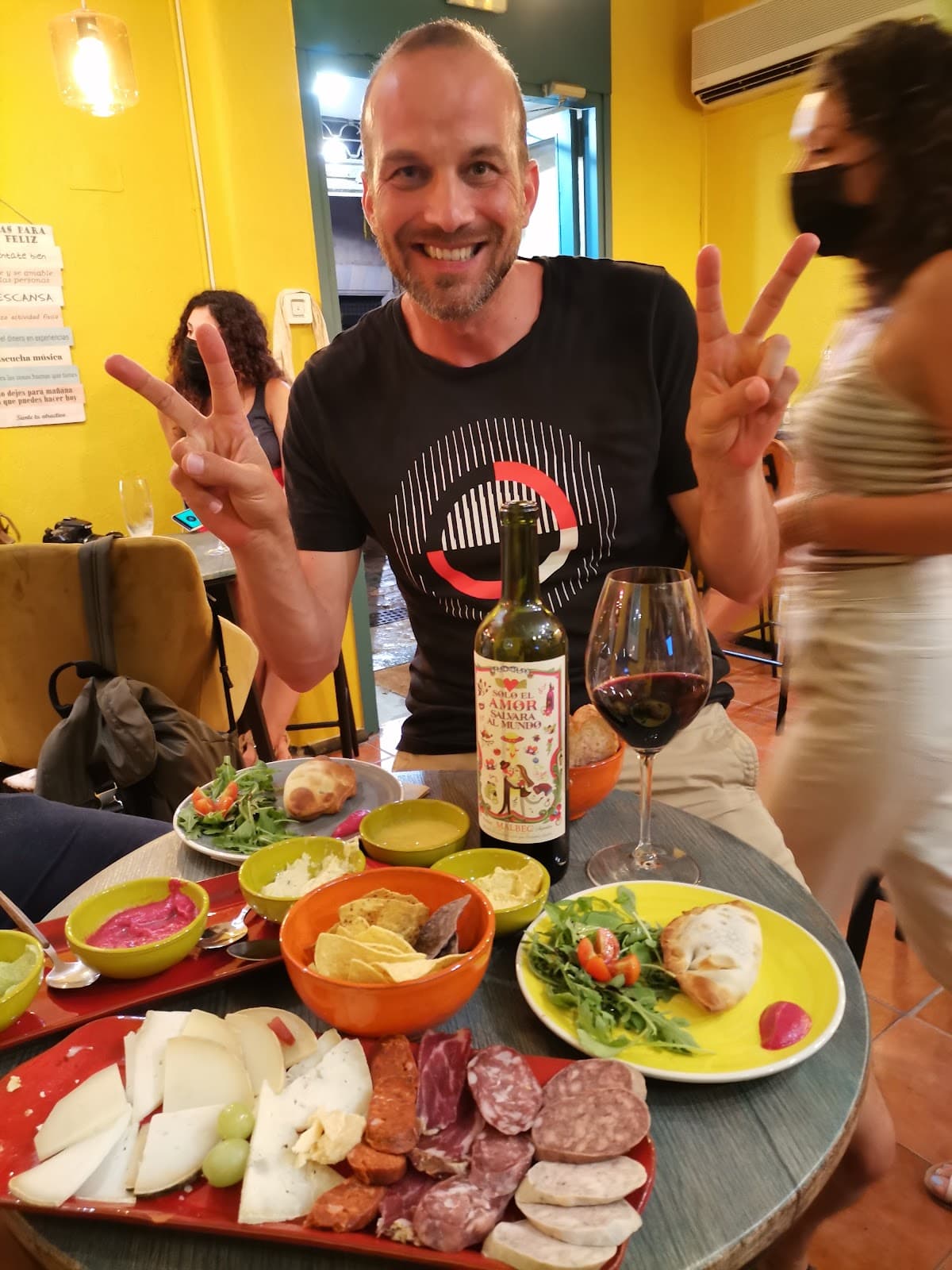 La Garrina Natural Wine Restaurante - Solo el Amor Salvara el Mundo - Wine Shop