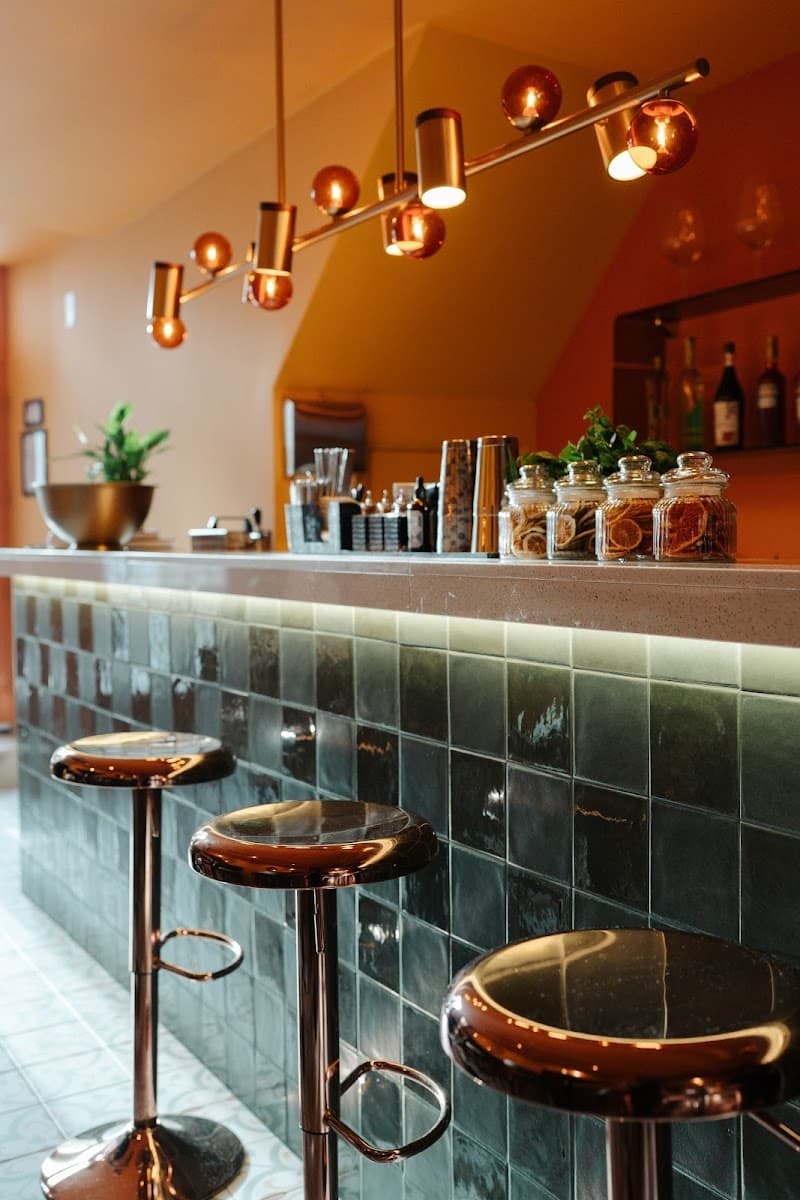 Pregos & Co | Restaurant & Cocktail Bar