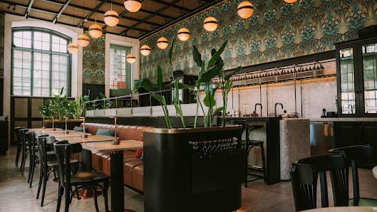 18.68 Cocktail Boutique